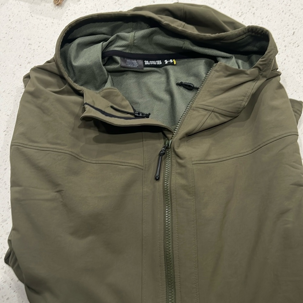 Men’s Lightweight Under Armour Hooded Jacket